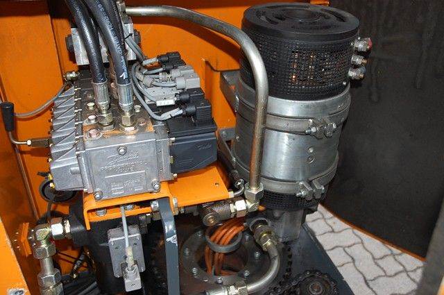 Bison 5004-4 1997 EL4967 5004-4 1997 1 Side loaders image 8