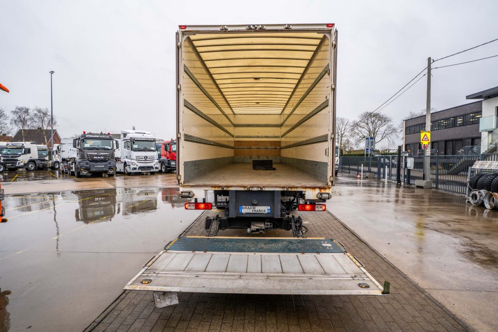 RENAULT T 380 DXI 2016 E63639 Renault T 380 DXI 2016 1 image 12