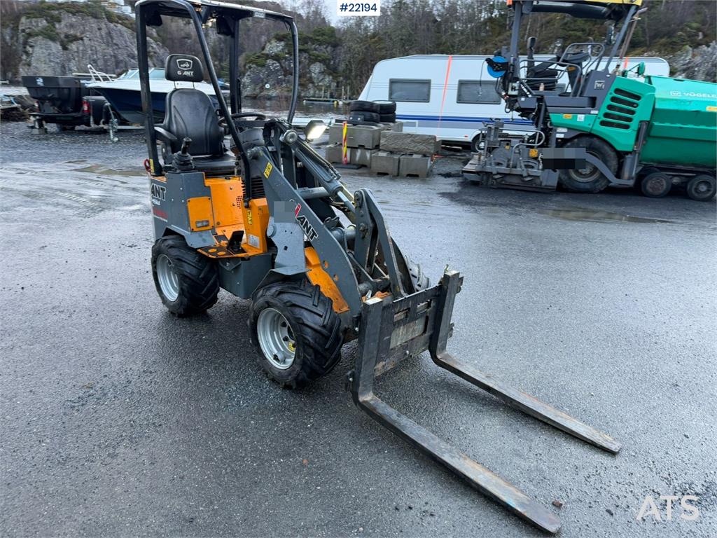 GiANT D204SW Wheel Loader with Bucket and Pallet Forks 2021 22194 Giant D204SW Wheel Loader with Bucket and Pallet Forks 2...