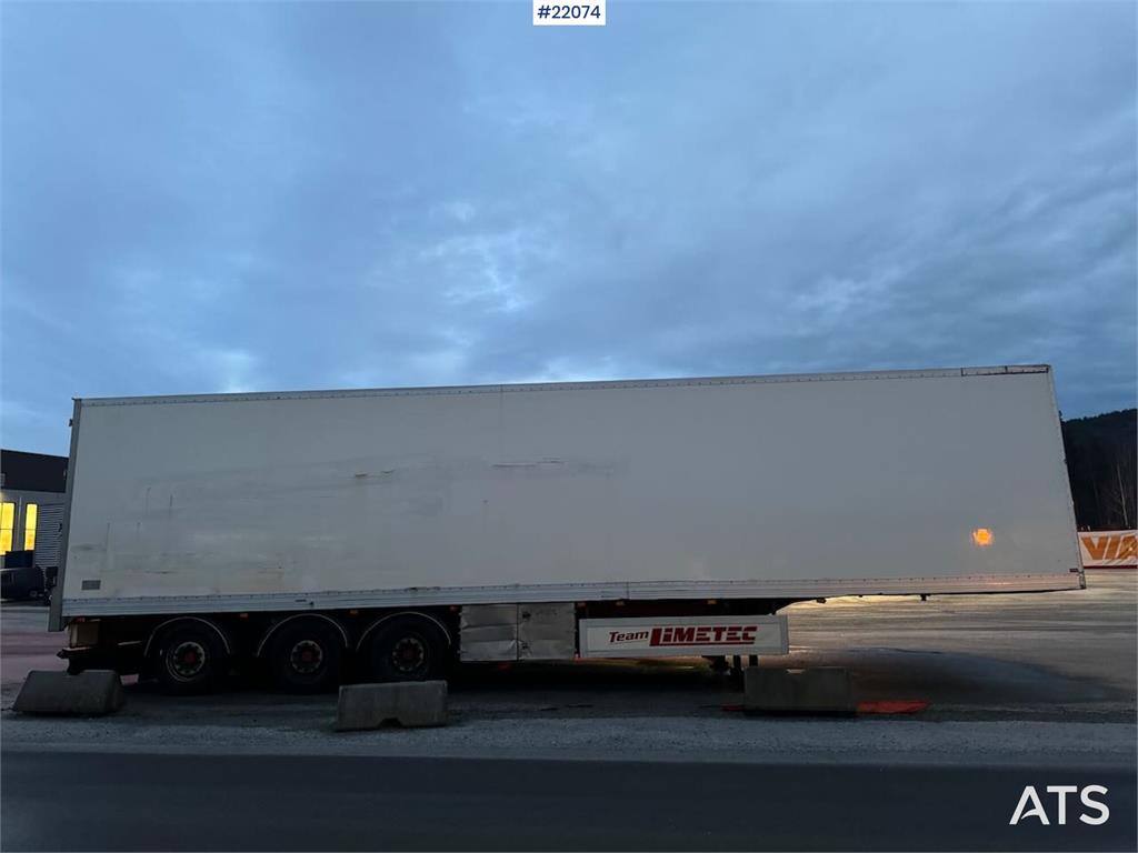 Limetec semi-trailer with full side opening. 2008 22074 Limetec semi-trailer with full side opening. 2008 1 Box semi-trail...