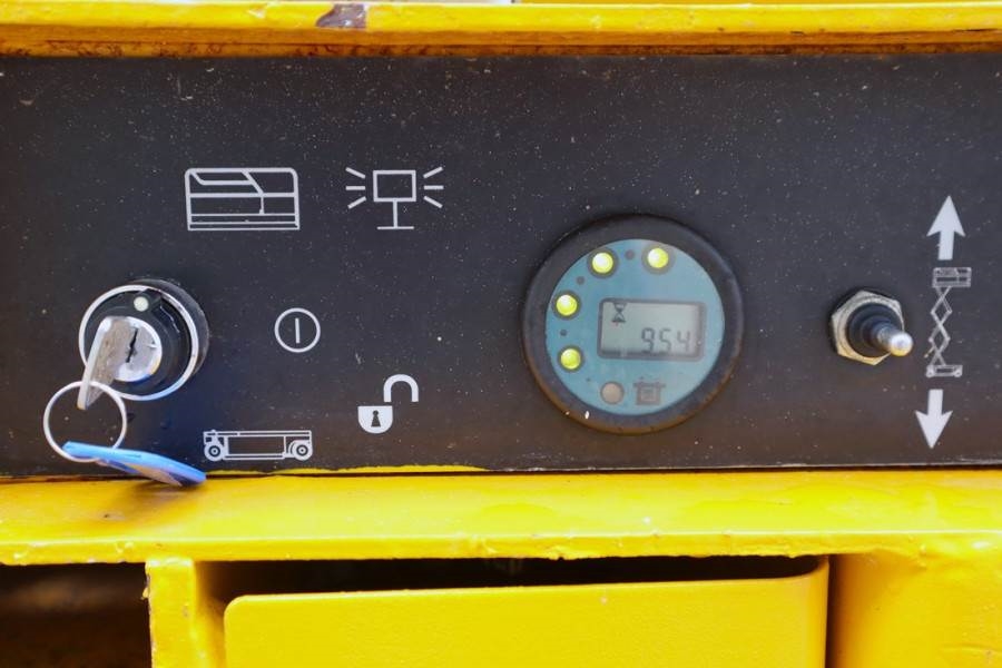 Haulotte Compact 12 Electric, 12m Working Height, 300kg Cap 2011 HAULOTTE - Compact 12 - 63260 Compact 12 Electric, 12m Wo...