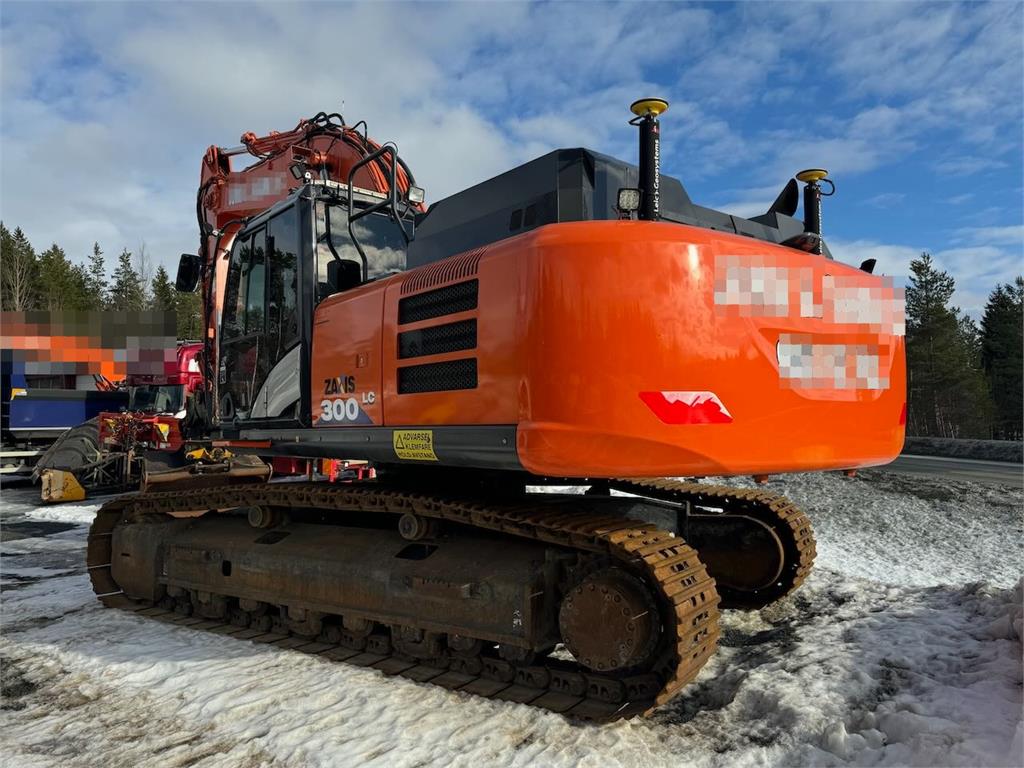 Hitachi ZX300LC-6 Tracked excavator w/ 2 buckets, tilt and 2016 19936 ZX300LC-6 Tracked excavator w/ 2 buckets, tilt and 2...