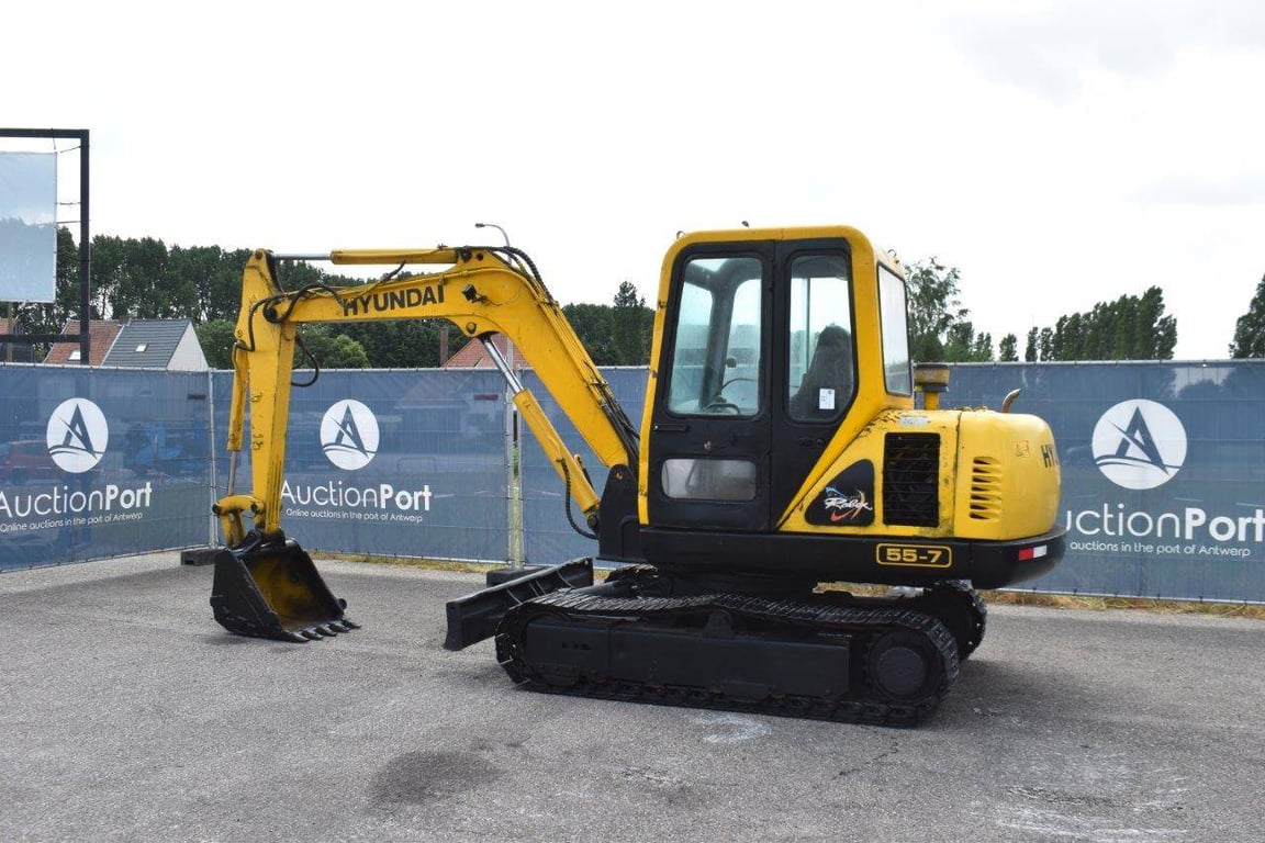 Hyundai R55-7 Diesel Crawler Excavator R55-7 1 Crawler Excavators image 3