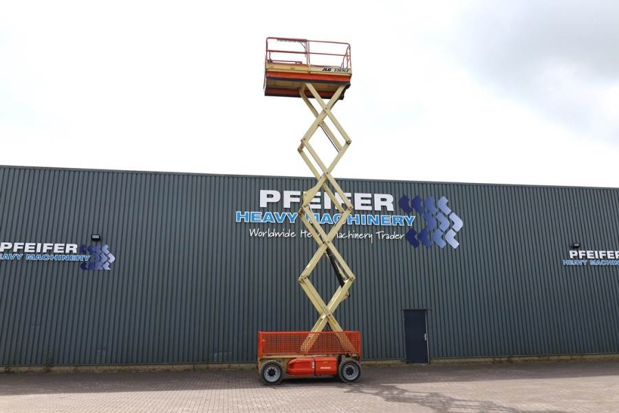 JLG 3369LE Electric, 12m Working Height, 450kg Capacit 2008 JLG - 3369LE - 90064 3369LE Electric, 12m Working Height, 450k...