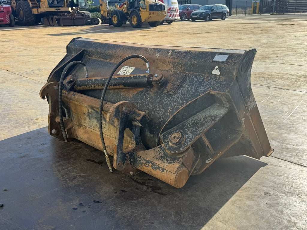 ZFE Side-Tilting bucket for CAT 908 SW 2023 70001912 ZFE Side-Tilting bucket for CAT 908 SW 2023 1 image 5