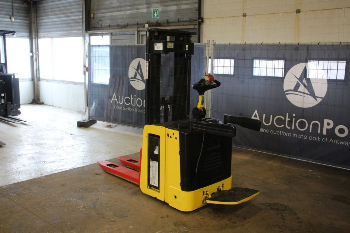 Hyster Electric Stacker 1400kg 4.63m 2017 2017 2017 1 image 3