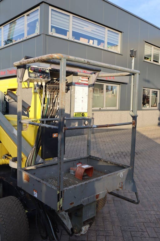 Articulating boom lift Niftylift HR12NDE Diesel 12m 2014 2014 Niftylift HR12NDE 2014 1 image 11
