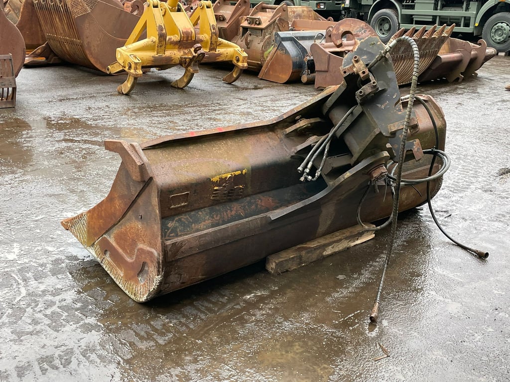 Verachtert tilting bucket CW-40 bucket witdh: 2400mm 70001956 Verachtert tilting bucket CW-40 bucket witdh: 2400mm 1 image 3