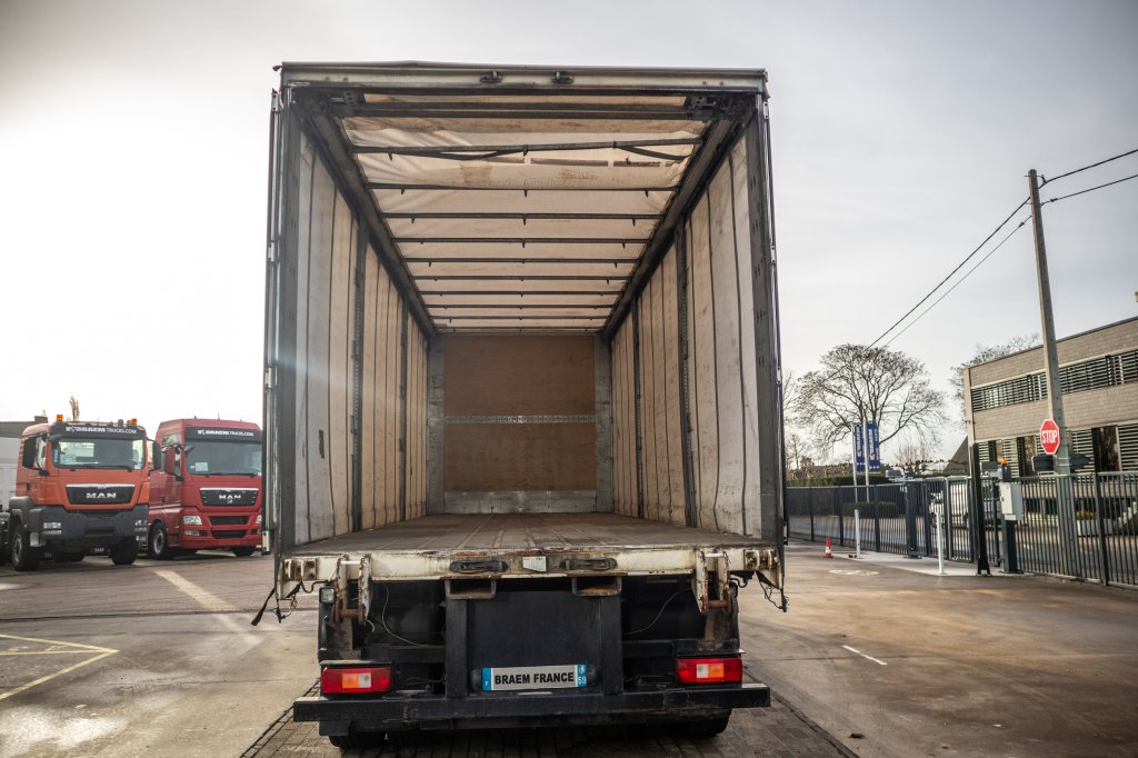 VOLVO FM330-6x2-10 pneus/tires-intarder 2011 E61441 FM330-6x2-10 pneus/tires-intarder 2011 1 image 6