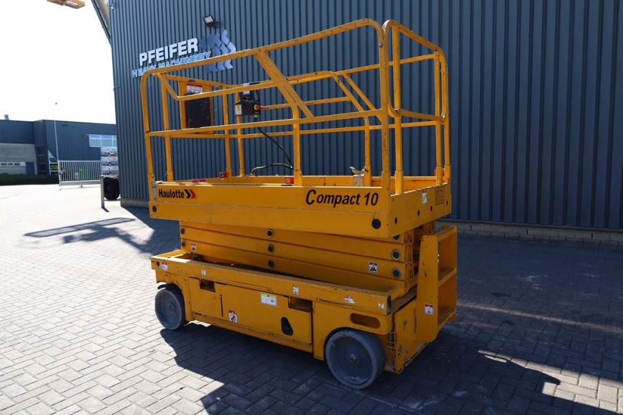 Haulotte Compact 10 Electric, 10m Working Height, 450kg Cap 2011 HAULOTTE - Compact 10 - 63265 Compact 10 Electric, 10m Wo...