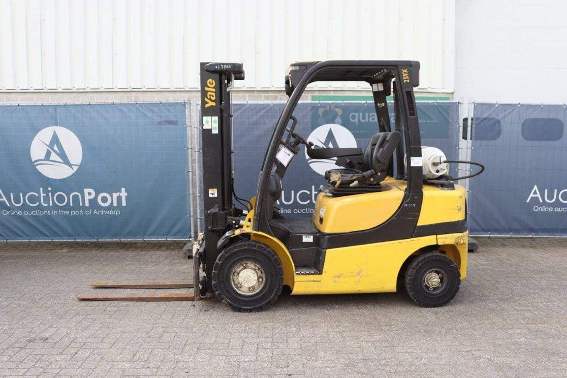 Forklift Yale GLP25VX F2170 LPG 2490kg 2011 2011 GLP25VX F2170 2011 1 Forklift image 2