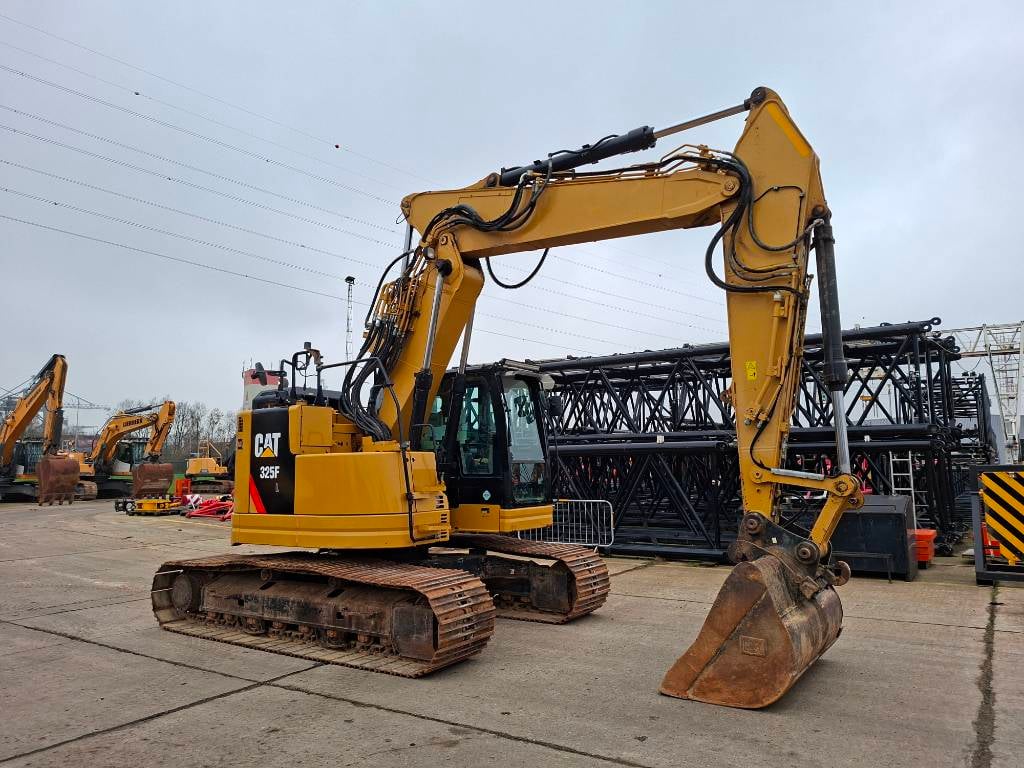 CAT 325FL CR (With Trimble 3D GPS) 2016 ATR-2173 325FL CR (With Trimble 3D GPS) 2016 1 Crawler Excavators image 3