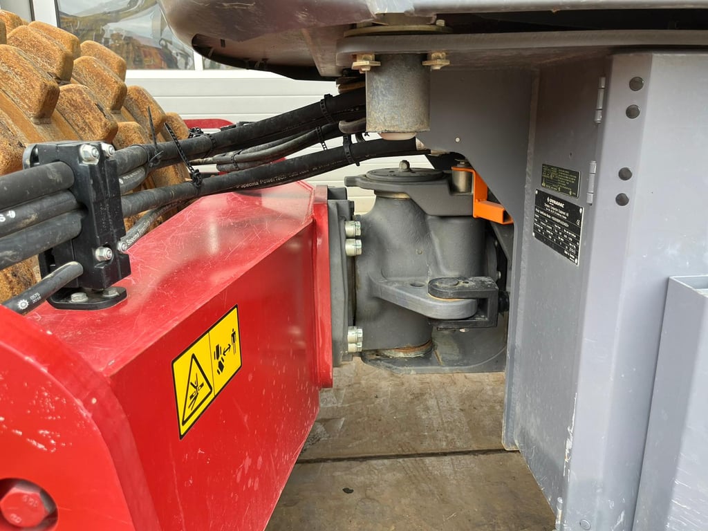 Heavy machinery product image - Image 8 of 15