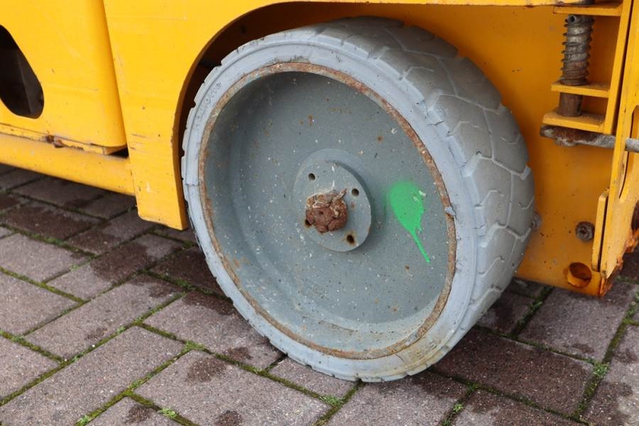 Haulotte Compact 10 Electric, 10m Working Height, 450kg Cap 2011 HAULOTTE - Compact 10 - 61668 Compact 10 Electric, 10m Wo...