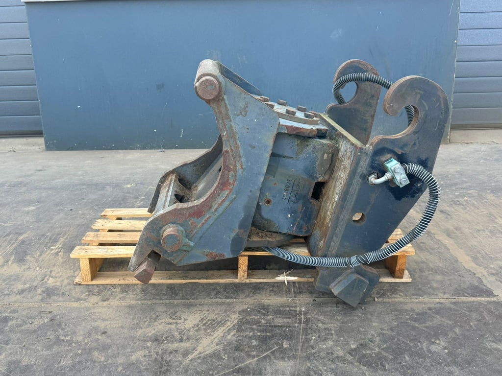 Tilting Quick Coupler CW30 70001786 Tilting Quick Coupler CW30 1 image 5