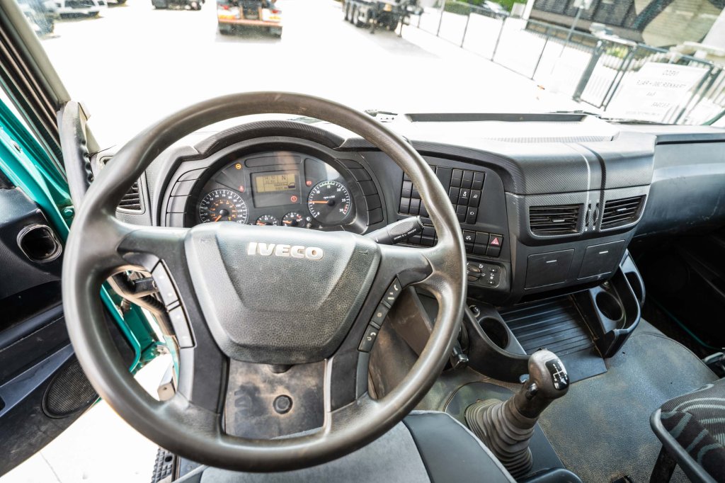 IVECO TRAKKER 360-6x4-PALFINGER 2015 E63948 TRAKKER 360-6x4-PALFINGER 2015 1 image 15
