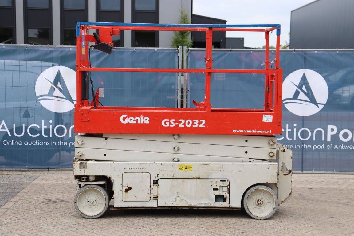Scissor lift Genie GS-2032 Electric 8m 2013 2013 GS-2032 2013 1 Scissor Lifts image 2