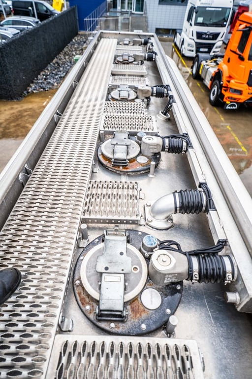 VOLVO FM 500 -6x2+ALU 19.000L+5COMP. 2009 E65216 FM 500 -6x2+ALU 19.000L+5COMP. 2009 1 image 8
