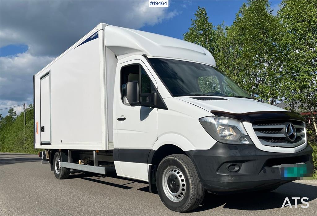 Mercedes-Benz Sprinter 316CDI Box truck w/ Lift. 115,000 km. 2015 19464 Sprinter 316CDI Box w/ Lift. 115,000 km. 2015 1 im...