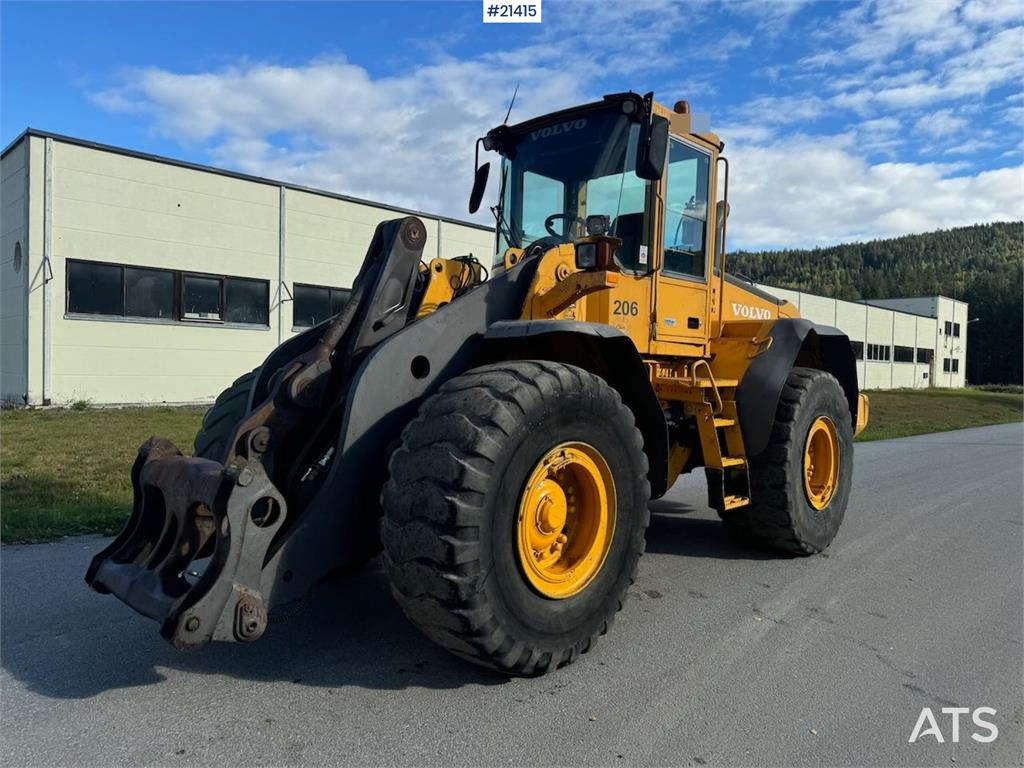 Volvo L110E Wheel Loader w/ Bucket WATCH VIDEO 2004 21415 L110E Wheel Loader w/ Bucket WATCH VIDEO 2004 1 Wheel Loaders im...