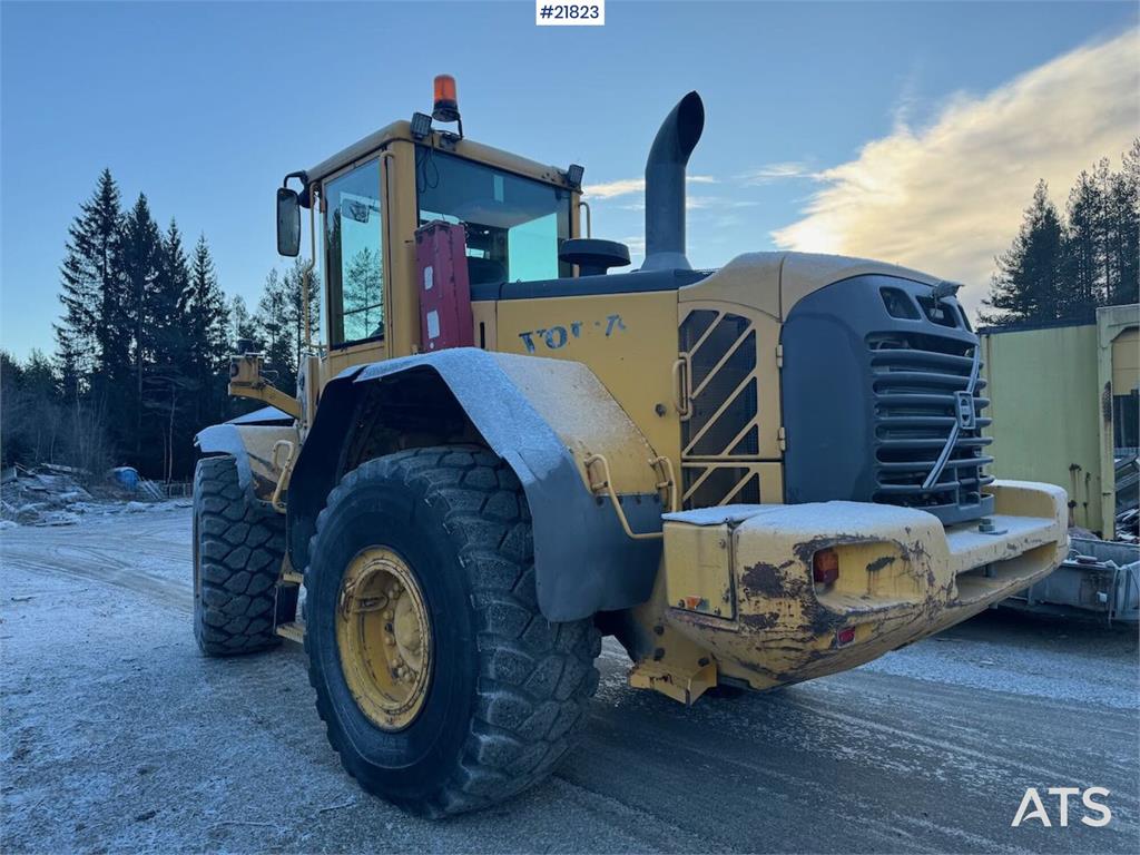 Volvo L110E Wheel Loader with Bucket WATCH VIDEO 2006 21823 L110E Wheel Loader with Bucket WATCH VIDEO 2006 1 Wheel Loader...