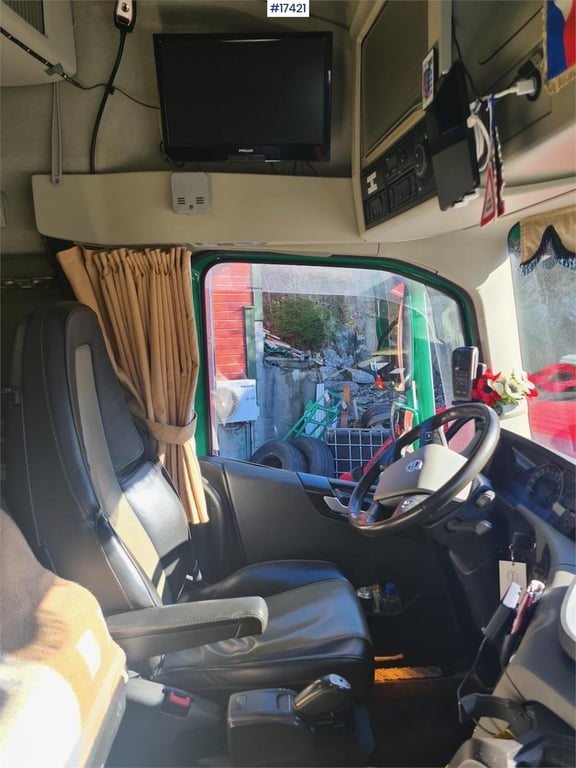 Volvo FH 8x4 Chassis SEE VIDEO 2017 17421 FH 8x4 Chassis SEE VIDEO 2017 1 image 10