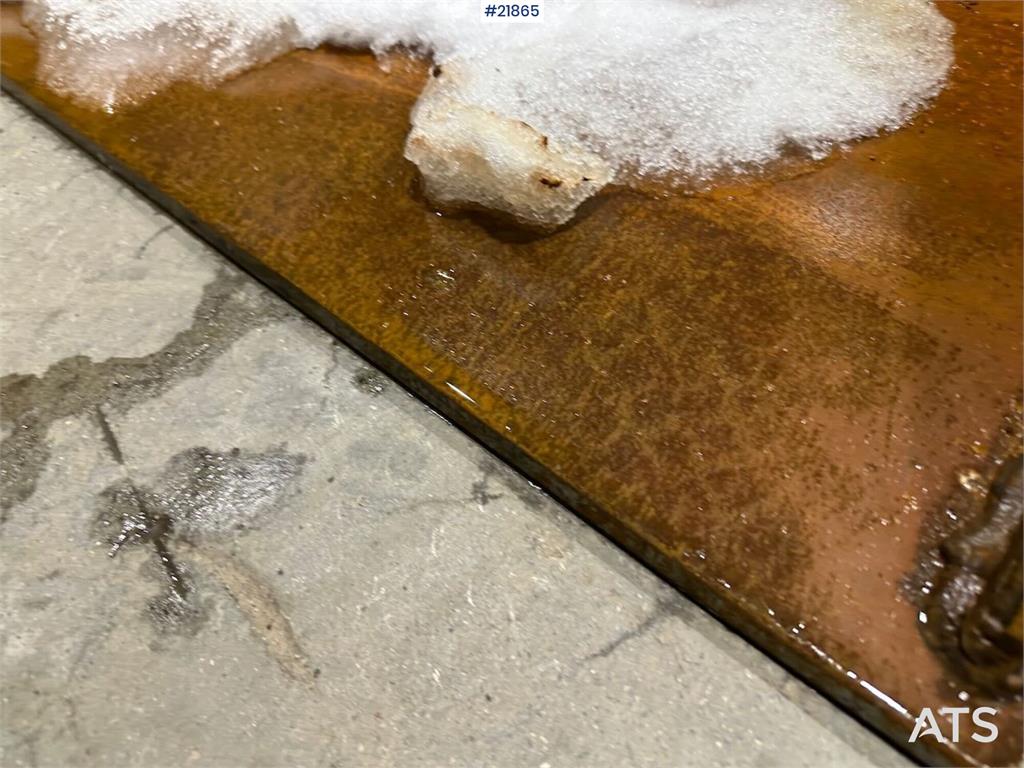 Mustang 220R compact loader w/leveling bucket and pallet f 2016 21865 220R compact loader w/leveling bucket and pallet f 2...