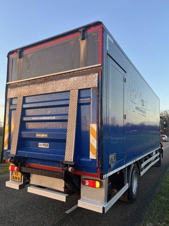Box truck DAF CF230FA 4x2 Diesel 234 hp 2017 DAF CF230FA 4x2 1 image 4