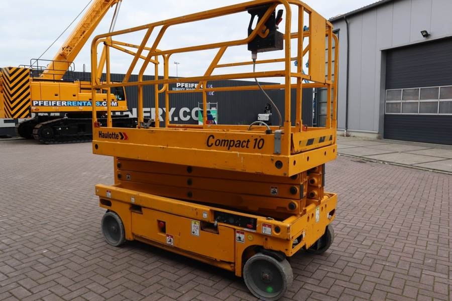 Haulotte Compact 10 Electric, 10m Working Height, 450kg Cap 2011 HAULOTTE - Compact 10 - 61856 Compact 10 Electric, 10m Wo...