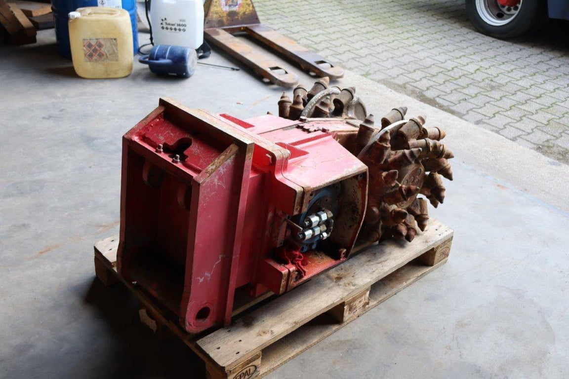 Heavy machinery product image - Image 8 of 14