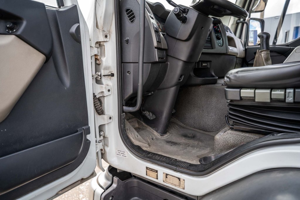 RENAULT PREMIUM 340 DXI // HAYON RETRACT 2013 E63383 Renault PREMIUM 340 DXI // HAYON RETRACT 2013 1 image 9