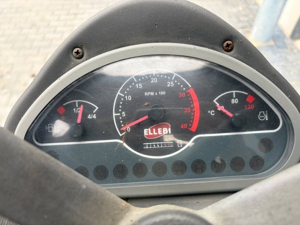 Vandy Diesel Riding Mower 2007 2007 Vandy 2007 1 image 15