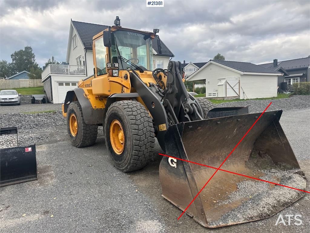 Volvo L90E wheel loader. WATCH VIDEO. 2006 21381 L90E wheel loader. WATCH VIDEO. 2006 1 Wheel Loaders image 3