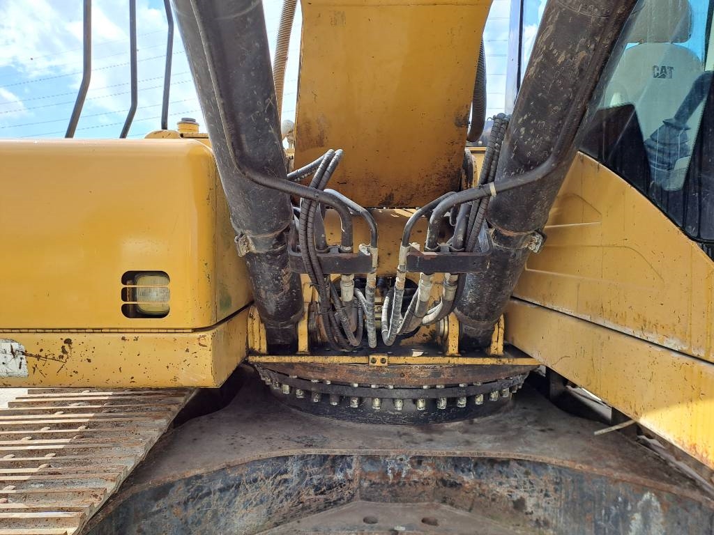 CAT 330 DL UHD (21m UHD + standard boom) 2007 ATR-1761 330 DL UHD (21m UHD + standard boom) 2007 1 Crawler Excavators imag...