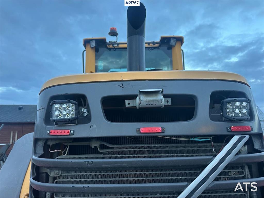 Volvo L90F wheel loader w/ Volvo gravel bucket. WATCH VI 2011 21767 L90F wheel loader w/ Volvo gravel bucket. WATCH VI 201...