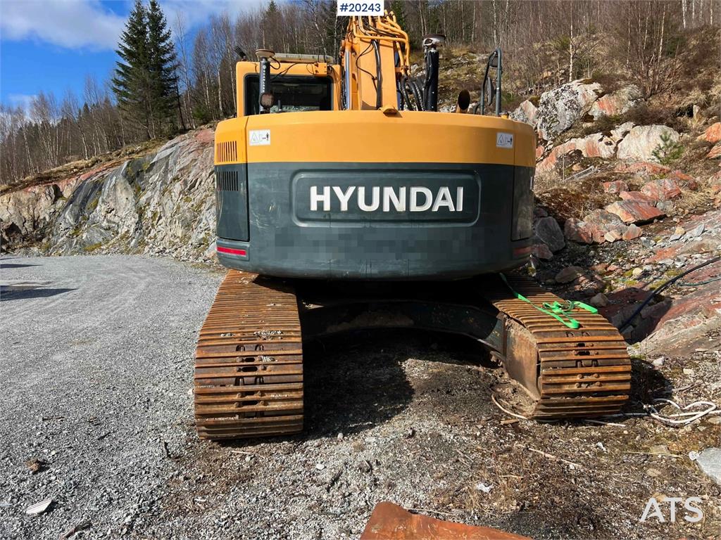 Hyundai Robex 235 LCR-9 w/ Excavator bucket and gps 2012 20243 Robex 235 LCR-9 w/ Excavator bucket and gps 2012 1 Crawler ...