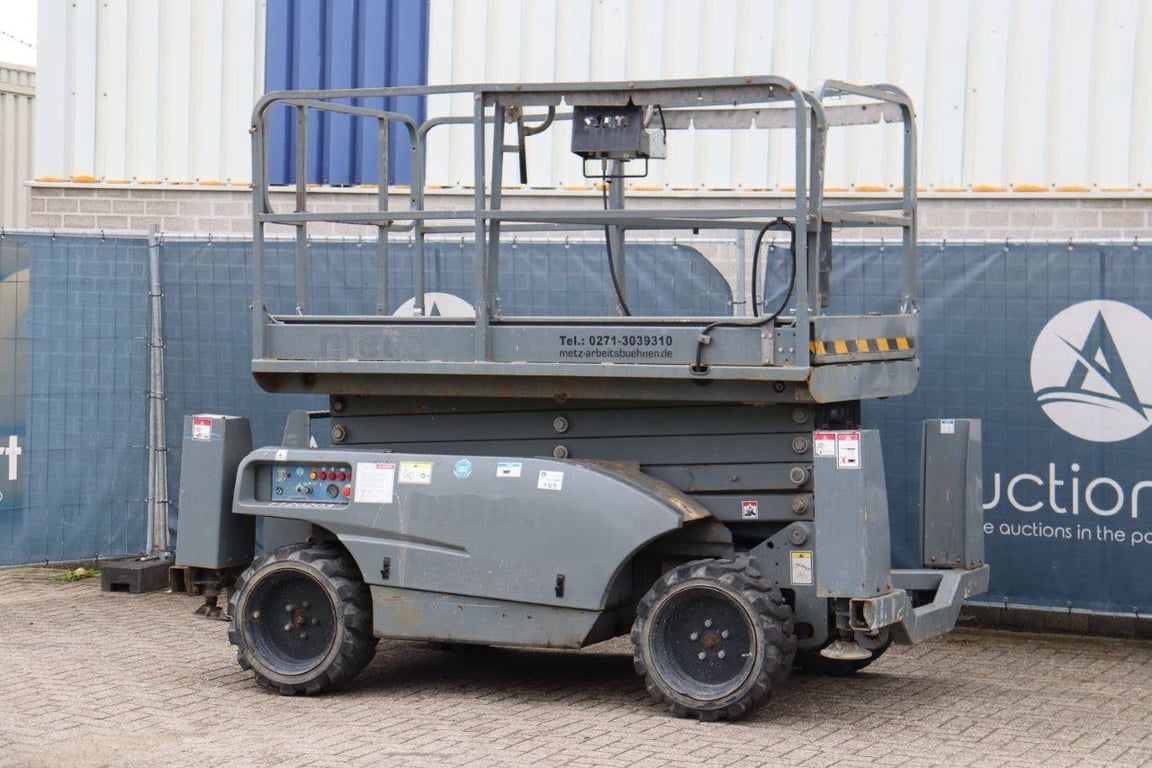 Scissor lift Haulotte Compact 12DX Petrol 8.0m 2017 2017 Compact 12DX 2017 1 Scissor Lifts image 3