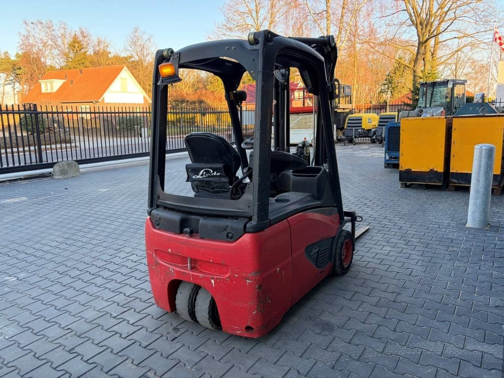 Forklift Linde E16C-02 Electric 1600kg 2016 2016 E16C-02 2016 1 Forklift image 3