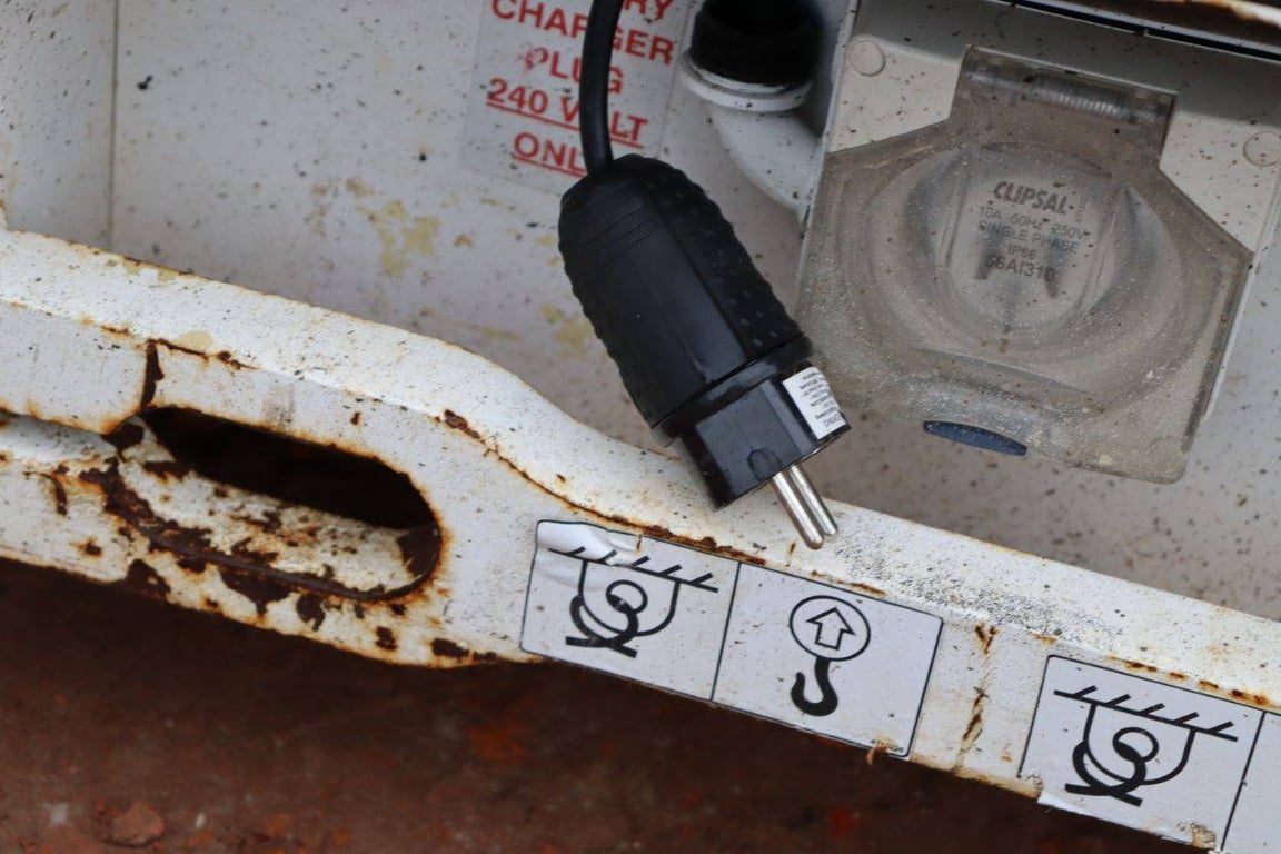 JLG 1230ES Electric Mast Lift 5.66m 2013 2013 1230ES 2013 1 image 11