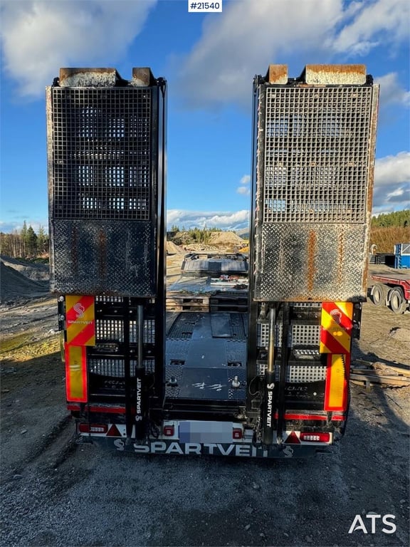Rojo Machine semi w/ hydraulic drive bridges 2021 21540 ROJO Machine semi w/ hydraulic drive bridges 2021 1 Lowloader trai...