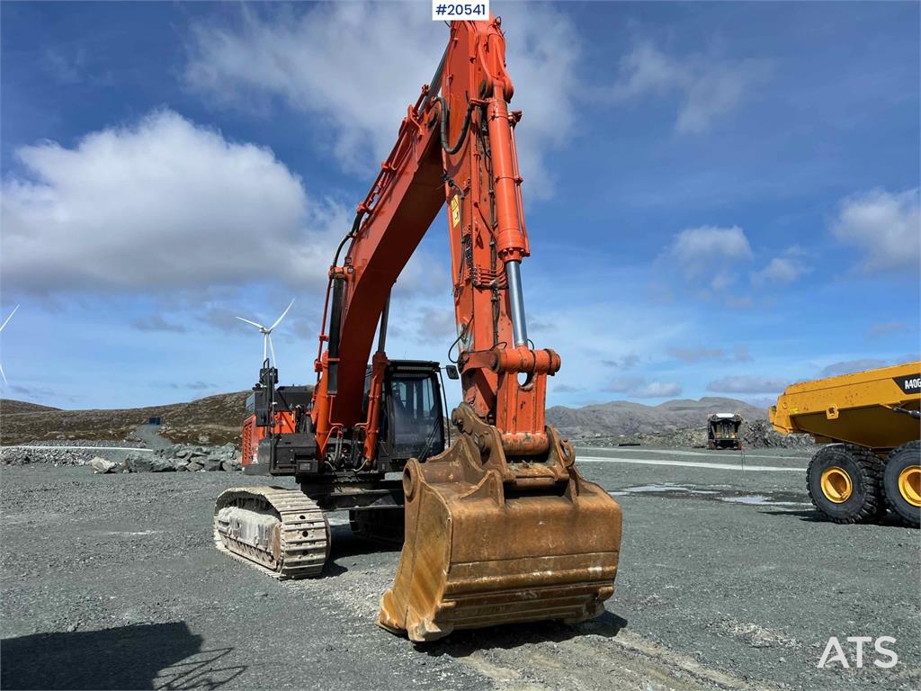 Hitachi zx530LCH-6 excavator w/ bucket. WATCH VIDEO 2018 20541 zx530LCH-6 excavator w/ bucket. WATCH VIDEO 2018 1 Crawler ...