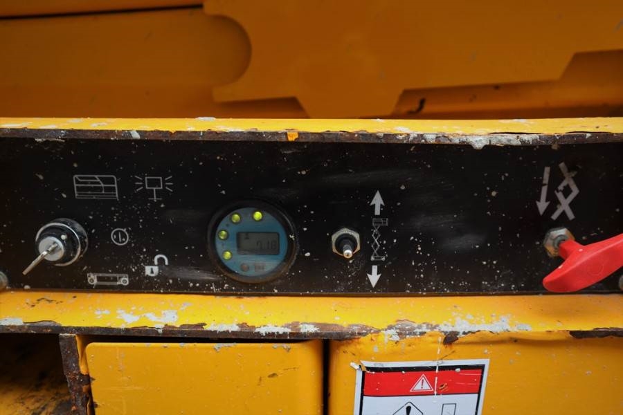 Haulotte Compact 10 Electric, 10m Working Height, 450kg Cap 2011 HAULOTTE - Compact 10 - 61855 Compact 10 Electric, 10m Wo...