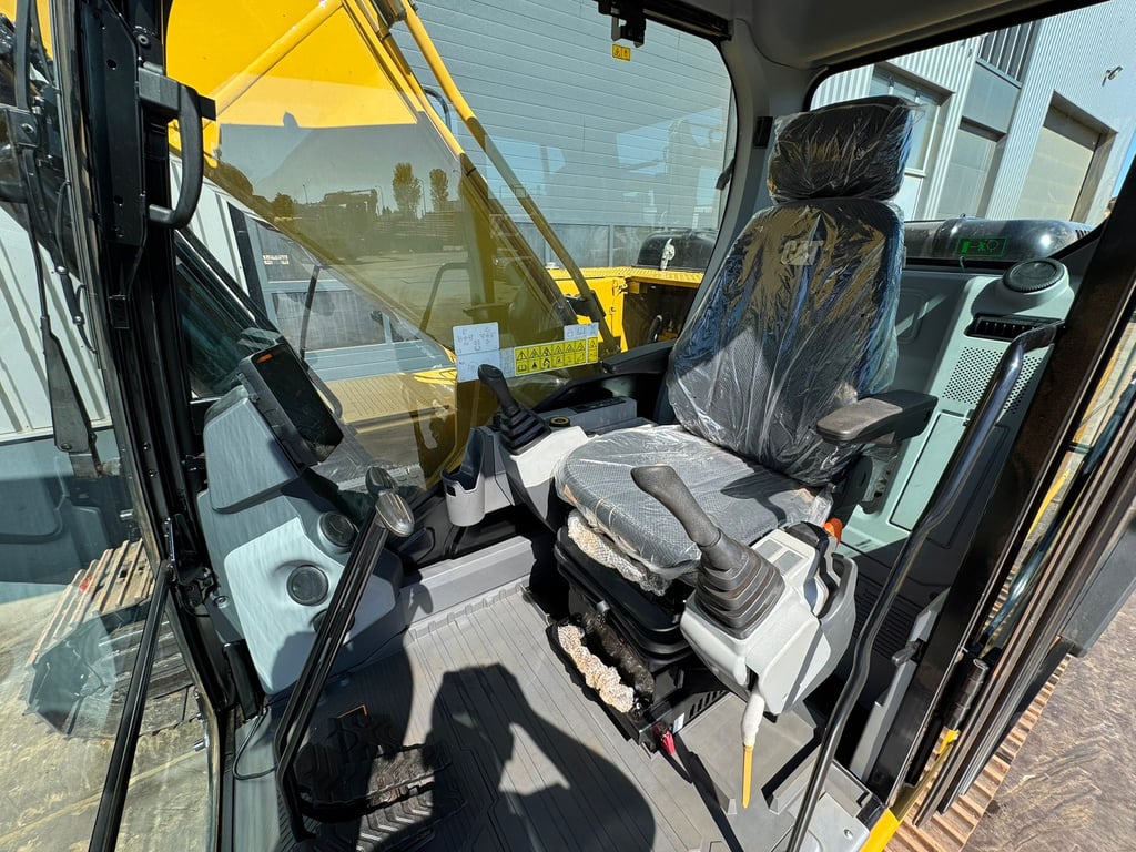Caterpillar 323D3 2025 00033846 323D3 2025 0 image 3