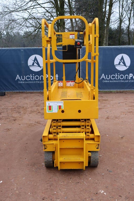 Scissor lift Haulotte OPTILUM 8 Electric 8m 2014 2014 OPTILUM 8 2014 1 Scissor Lifts image 8