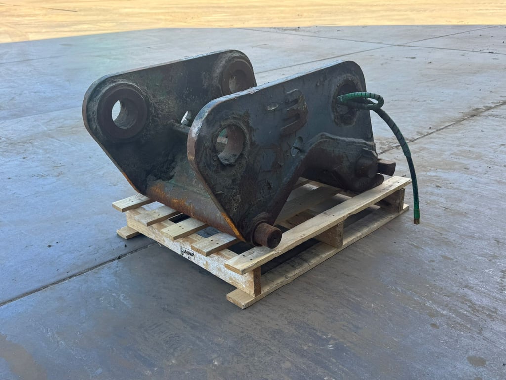 Hydraulic quick coupler CW30 excavator 70001793 Hydraulic quick coupler CW30 excavator 1 image 7
