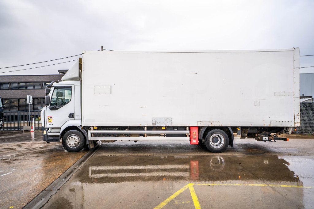 RENAULT MIDLUM 220 (16T)+ DHOLLANDIA 2T. 2012 E64812 Renault MIDLUM 220 (16T)+ DHOLLANDIA 2T. 2012 1 image 6