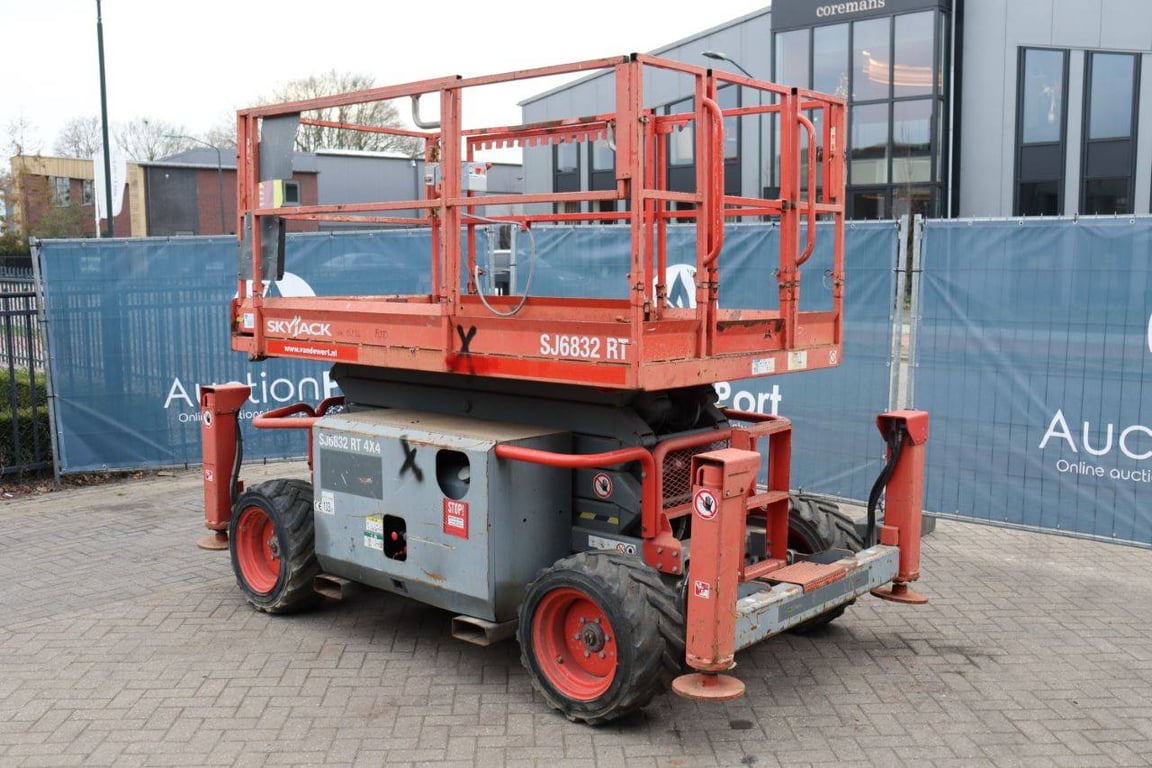 Scissor lift Skyjack SJ6832RT Diesel 12m 2015 2015 SJ6832RT 2015 1 Scissor Lifts image 4