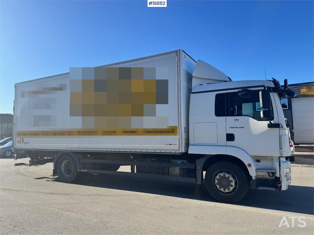 MAN TGM 18.290 4x2 Box truck w/ Full side opening. 2018 19882 TGM 18.290 4x2 Box w/ Full side opening. 2018 1 image 2