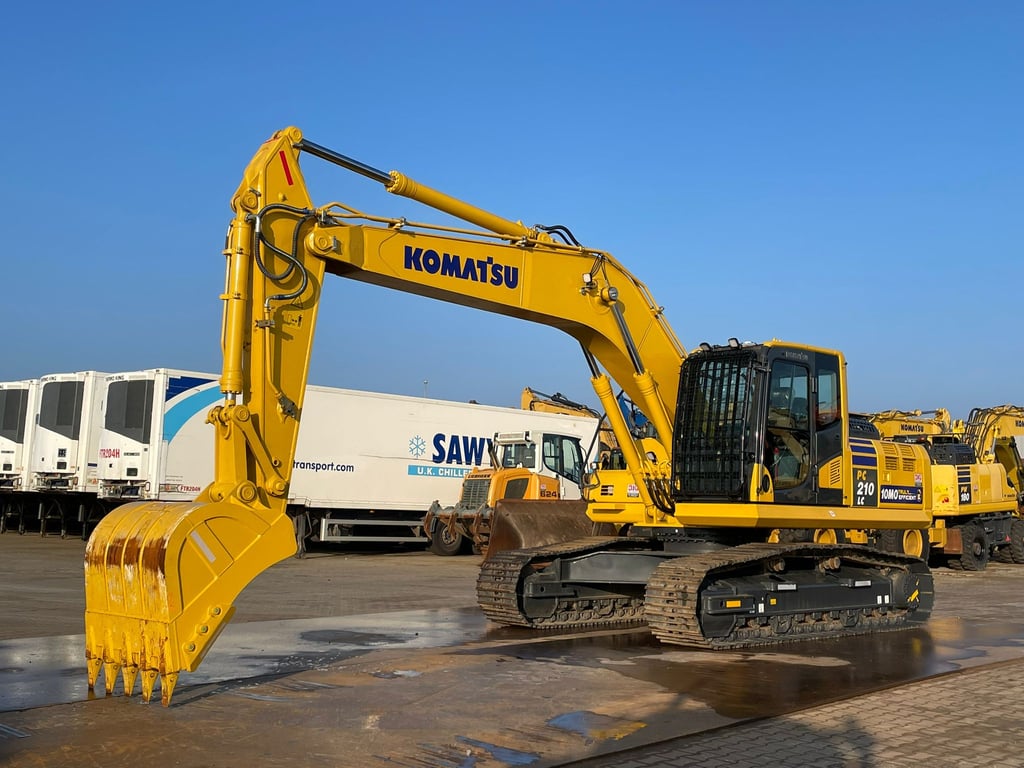 Komatsu PC210LC-10MO 2025 00033625 PC210LC-10MO 2025 0 image 2
