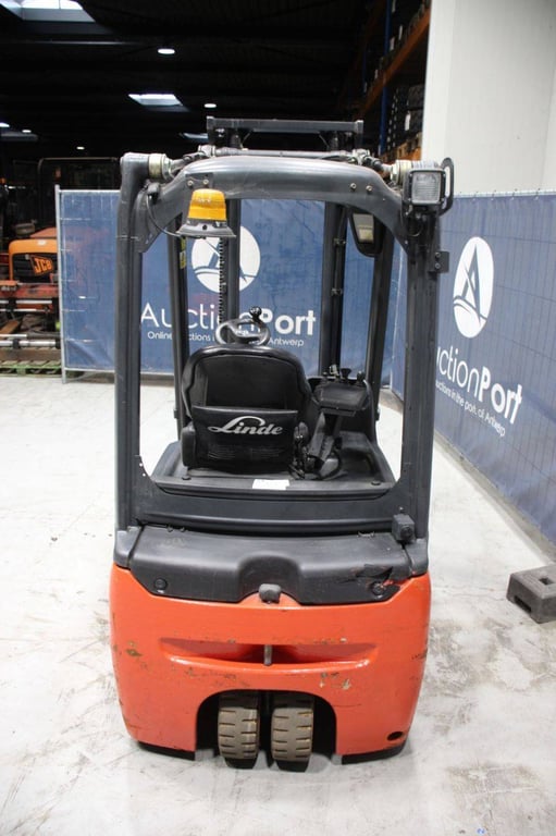 Forklift Linde E20L-01 Electric 2000kg 2012 2012 E20L-01 2012 1 Forklift image 4